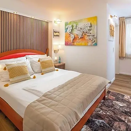 Aristo Hotel